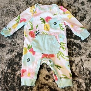 Newborn long sleeve and pant onesie
